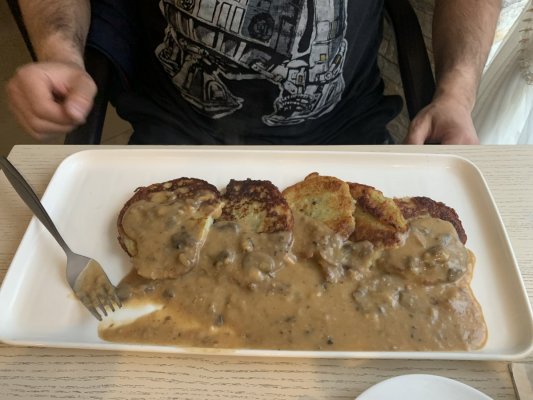 Деруны с белыми грибами